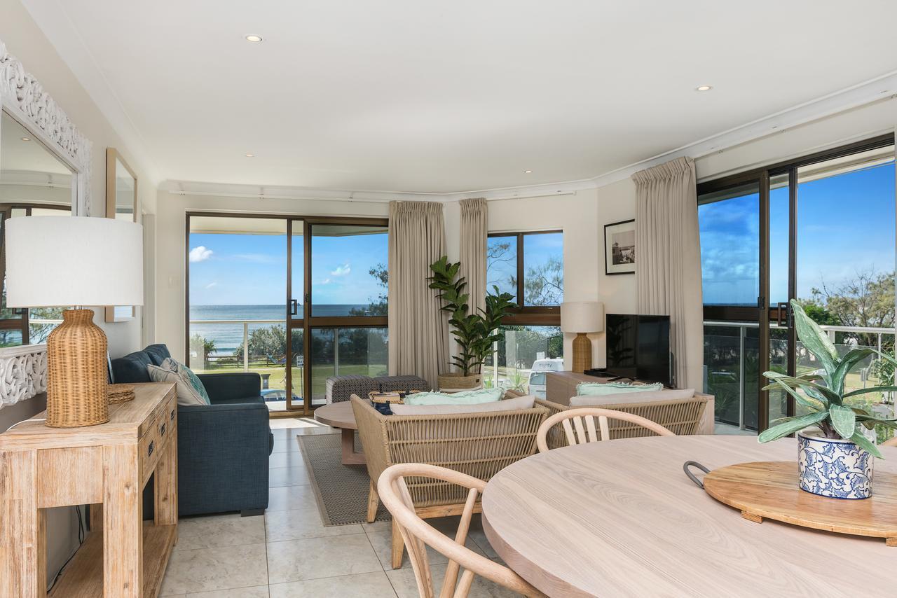 Bayview Beachfront Apartments, In Town Right On The Beach Byron Bay Exterior foto